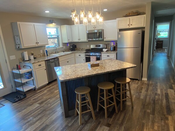 Microwave, oven, stovetop, dishwasher - Cozy Farm House 2-bedroom house with AC in Saint Joe (Saint Joe)