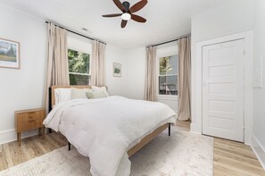 2 chambres, fer et planche à repasser, Wi-Fi, draps fournis