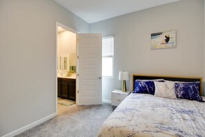 4 bedrooms, desk, iron/ironing board, travel cot - Spacious 4 Bdrm 3 Bath house in the quiet Saguaro Bloom community (Marana)