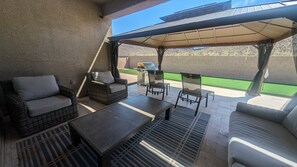 Outdoor dining - Spacious 4 Bdrm 3 Bath house in the quiet Saguaro Bloom community (Marana)