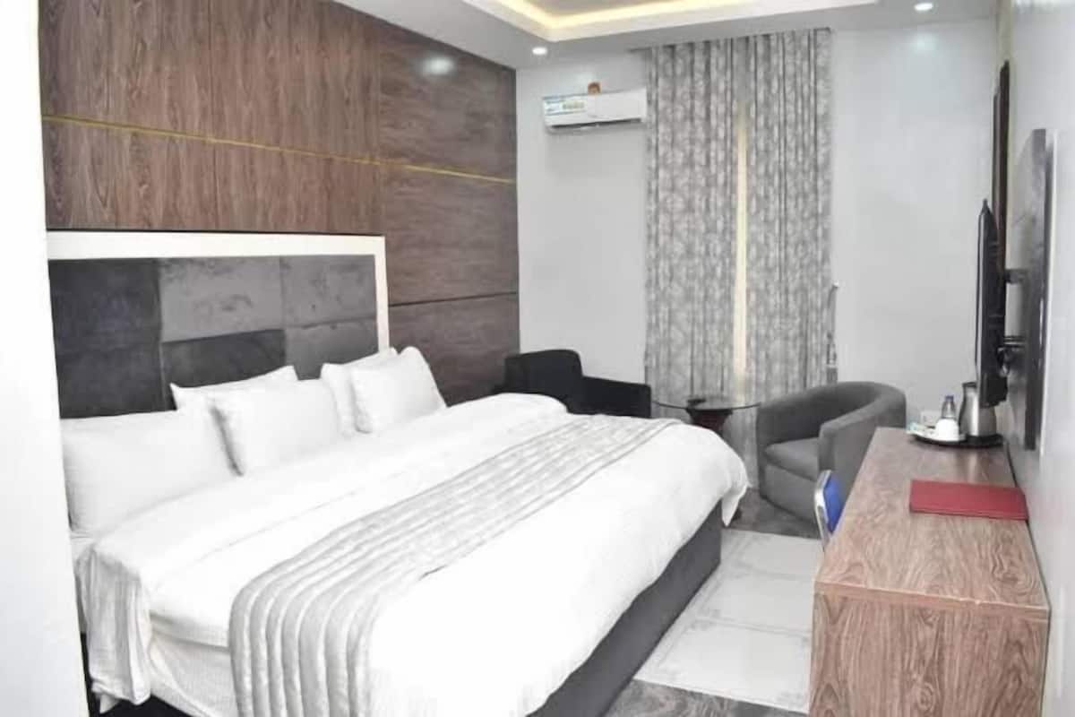 Singola Comfort, vista città | Una scrivania, postazione laptop, Wi-Fi gratuito