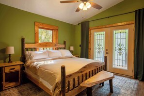 2 bedrooms, iron/ironing board, free WiFi, bed sheets - Diamond Creek | Sleeps up to 6 (Gallipolis)