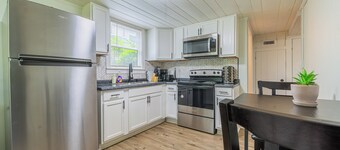 Modern Comfort - 1BR Cozy Retreat