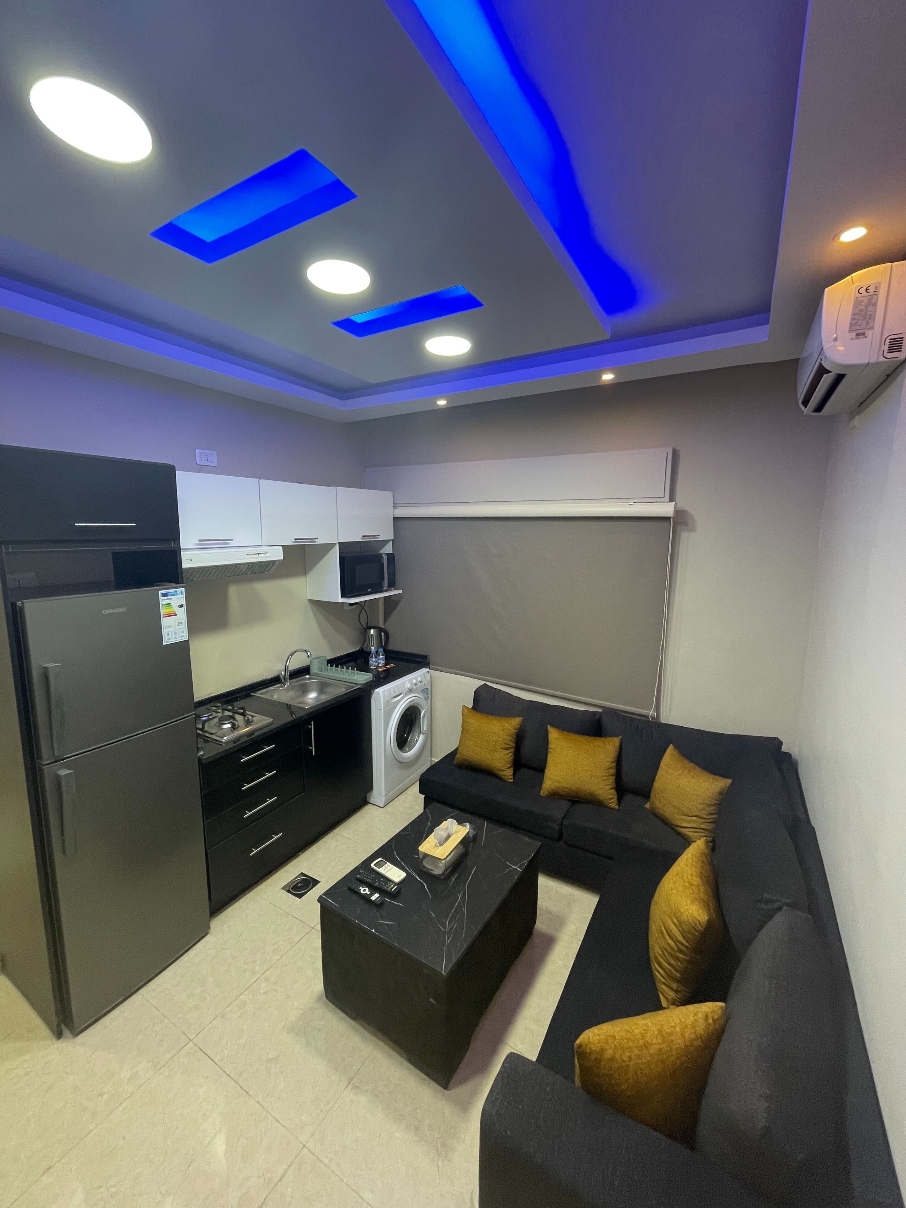 Apartment, 1 Bedroom, Accessible, Smoking | Living room