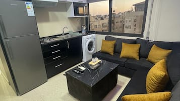 Apartment, 1 Bedroom, Accessible, Smoking | Living room