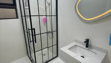 Apartment, 1 Bedroom, Accessible, Smoking | Bathroom