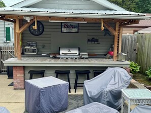 Property grounds - 3-bedroom House in Cozy Mundelein with Private Patio and Grill (Mundelein)