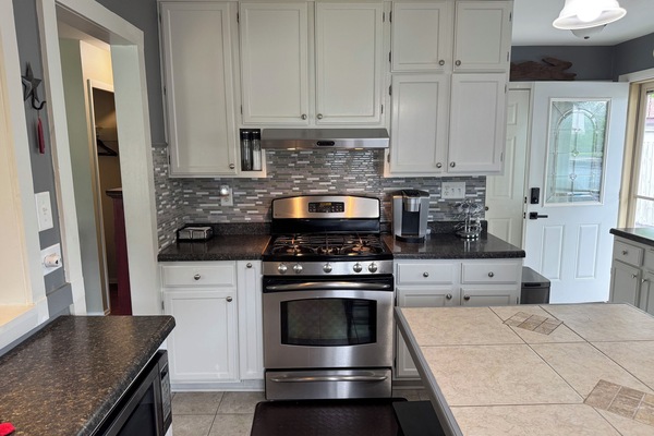 Mikrovågsugn, ugn, spishäll och diskmaskin