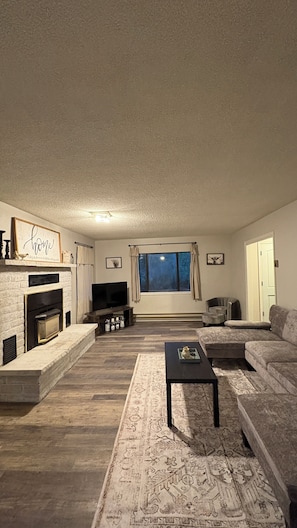 TV, fireplace