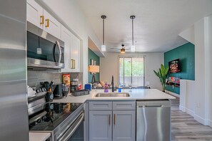 Exclusive Apartment, 2 Bedrooms, Non Smoking, Balcony | Private kitchen | Full-size fridge, microwave, oven, stovetop