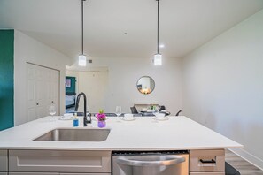 Deluxe Apartment, 2 Bedrooms, Non Smoking, Balcony | Private kitchen | Full-size fridge, microwave, oven, stovetop