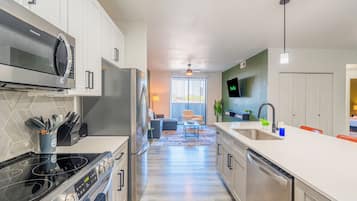 Premium Apartment, 2 Bedrooms, Non Smoking, Balcony | Private kitchen