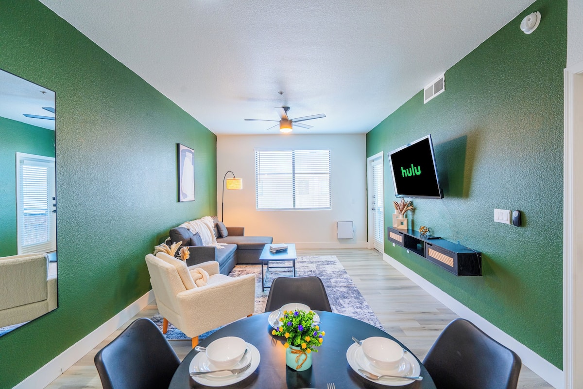 Executive Apartment, 1 Queen Bed with Sofa bed, Non Smoking, Balcony | Living area | 55-inch Smart TV with digital channels