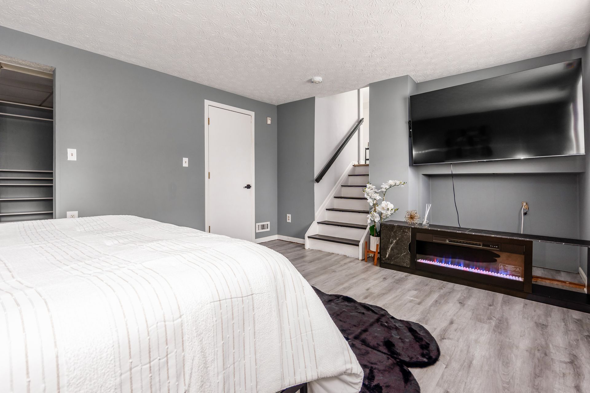 4 bedrooms, iron/ironing board, Internet, bed sheets