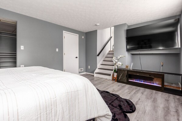 4 slaapkamers, een strijkplank/strijkijzer, internet, beddengoed