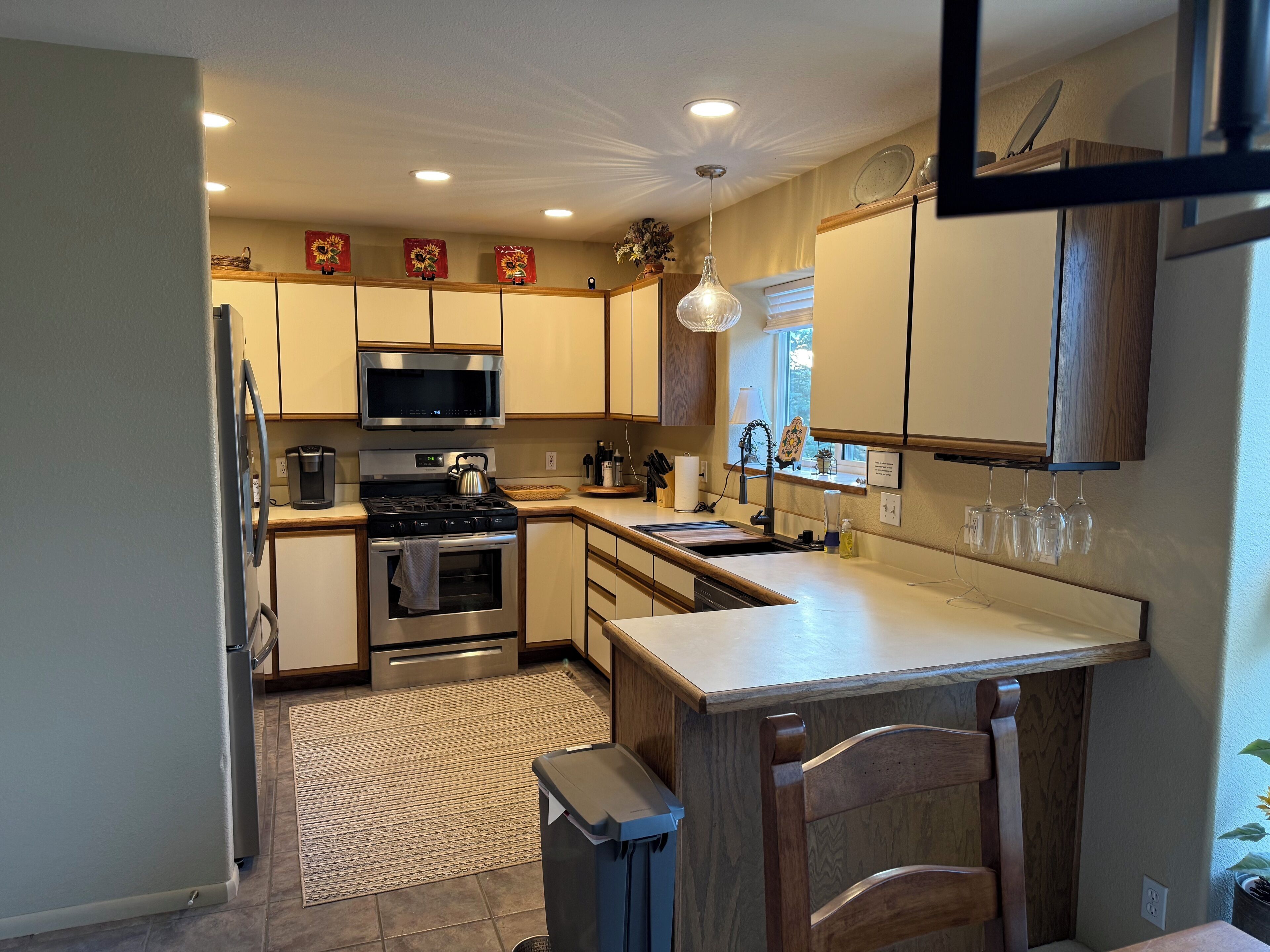 Refrigerador, microondas, horno y parrilla de estufa 