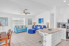 Interior - Beautiful oceanfront home with dock and kayaks! (Marathon)