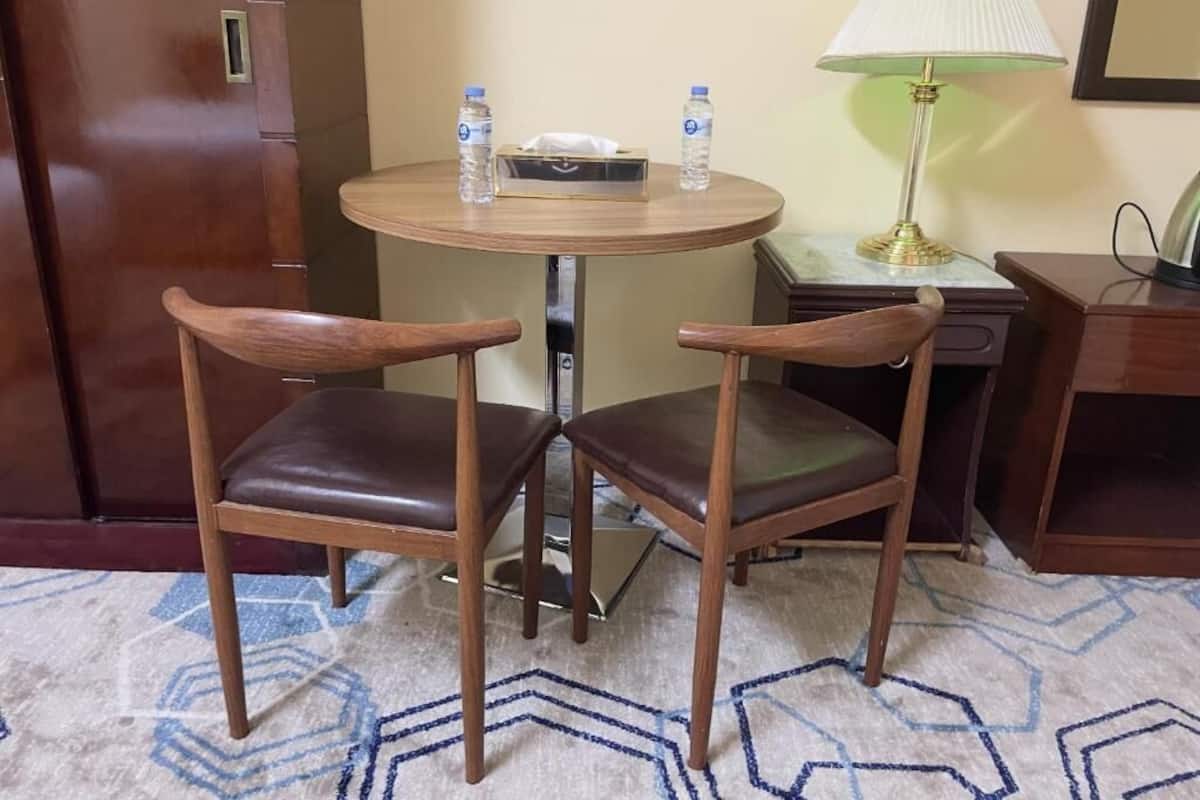 Desk, free WiFi