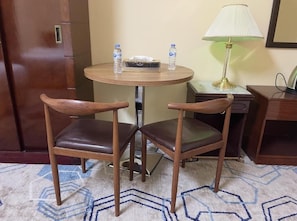 Desk, free WiFi