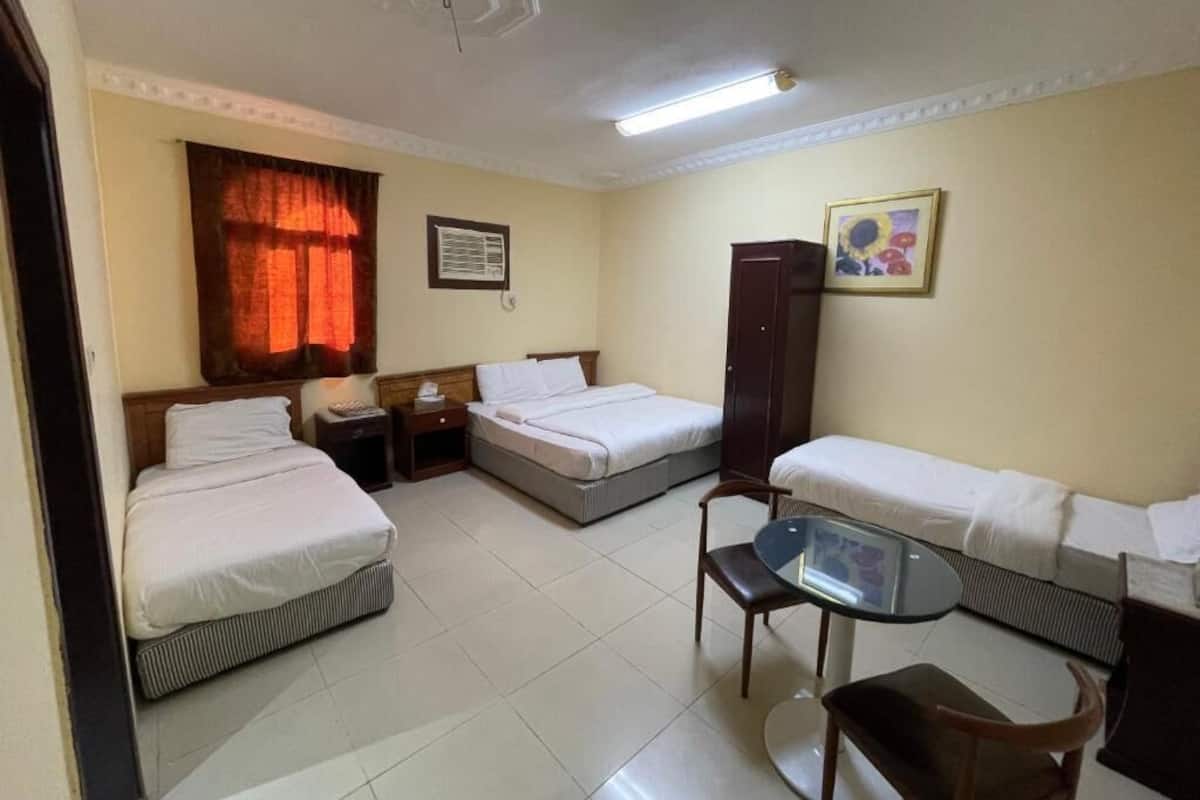Quadruple Room | Desk, free WiFi