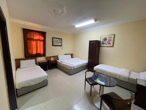 Habitación cuádruple | Escritorio y wifi gratis 