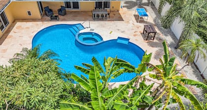 Spacious Palm Paradise Retreat -Heated Pool East Delray - Near The Beach- 4/3