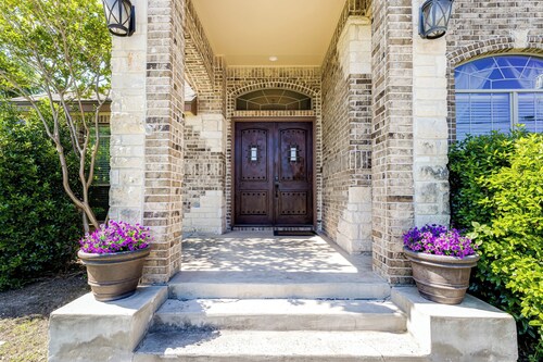 4-bedroom house in San Antonio, close to Sea World and Lackland AFB with pool!