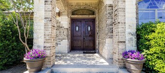 4-bedroom house in San Antonio, close to Sea World and Lackland AFB with pool!