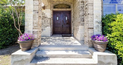 4-bedroom house in San Antonio, close to Sea World and Lackland AFB with pool!