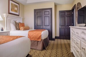 2 bedrooms, iron/ironing board, internet, bed sheets - Christmas at Disney! Spacious 2BR Condo w/ Lazy Rivers, Pools, & Fireworks View (Lake Buena Vista)