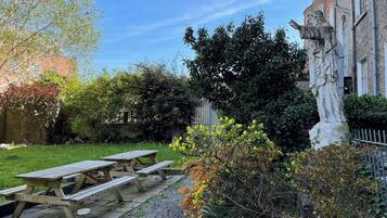 Shared Dormitory, 1 Bedroom, Smoking, Garden View | Outdoor dining