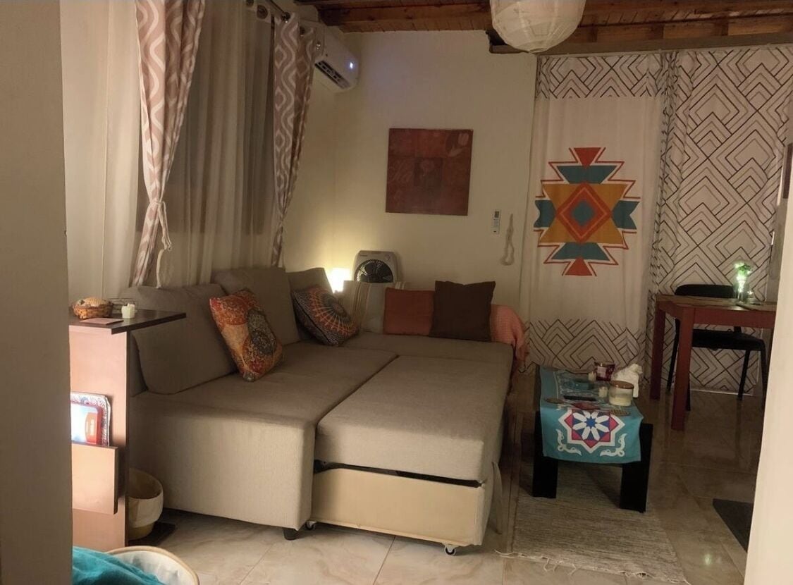 Smart TV, livros, biblioteca musical