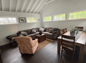Smart TV - 3-bedroom house 1 mile to Parson's Beach (Kennebunk)