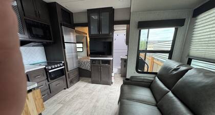 Cozy RV in Pleasant Stayton with AC/heat