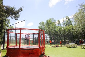 Mobile Home | Terrain de sport