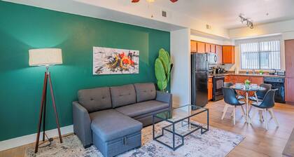 Walk To Westgate w/ Modern Pool, Gym, Parking, W/D