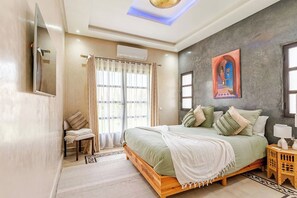 3 chambres, fer et planche à repasser, Wi-Fi, draps fournis