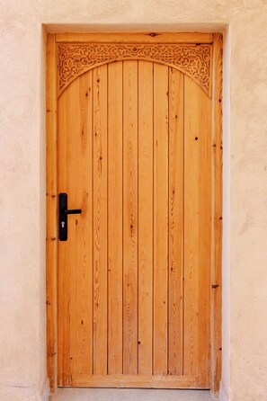 تفاصيل الفندق من الخارج