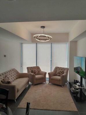 TV - Quaint 2-bedroom apartment with AC in Santa Tecla (Santa Tecla)
