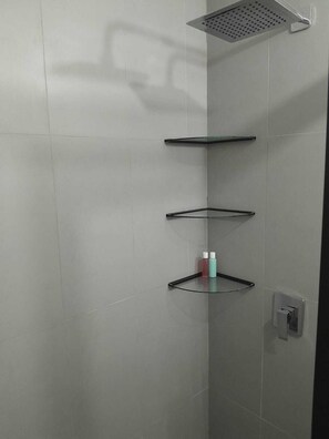 Hair dryer, towels, soap, toilet paper - Quaint 2-bedroom apartment with AC in Santa Tecla (Santa Tecla)