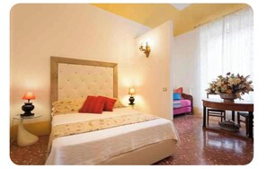 3 chambres, fer et planche à repasser, Wi-Fi, draps fournis