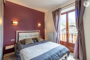 2 bedrooms, iron/ironing board, travel crib, free WiFi