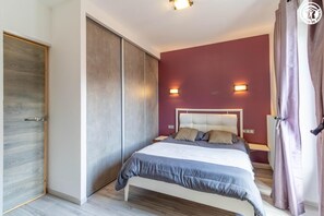 2 bedrooms, iron/ironing board, travel cot, free WiFi
