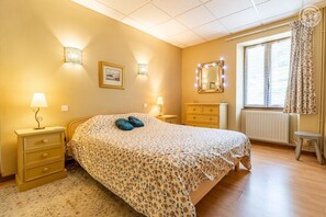 2 slaapkamers, een strijkplank/strijkijzer, gratis wifi, beddengoed