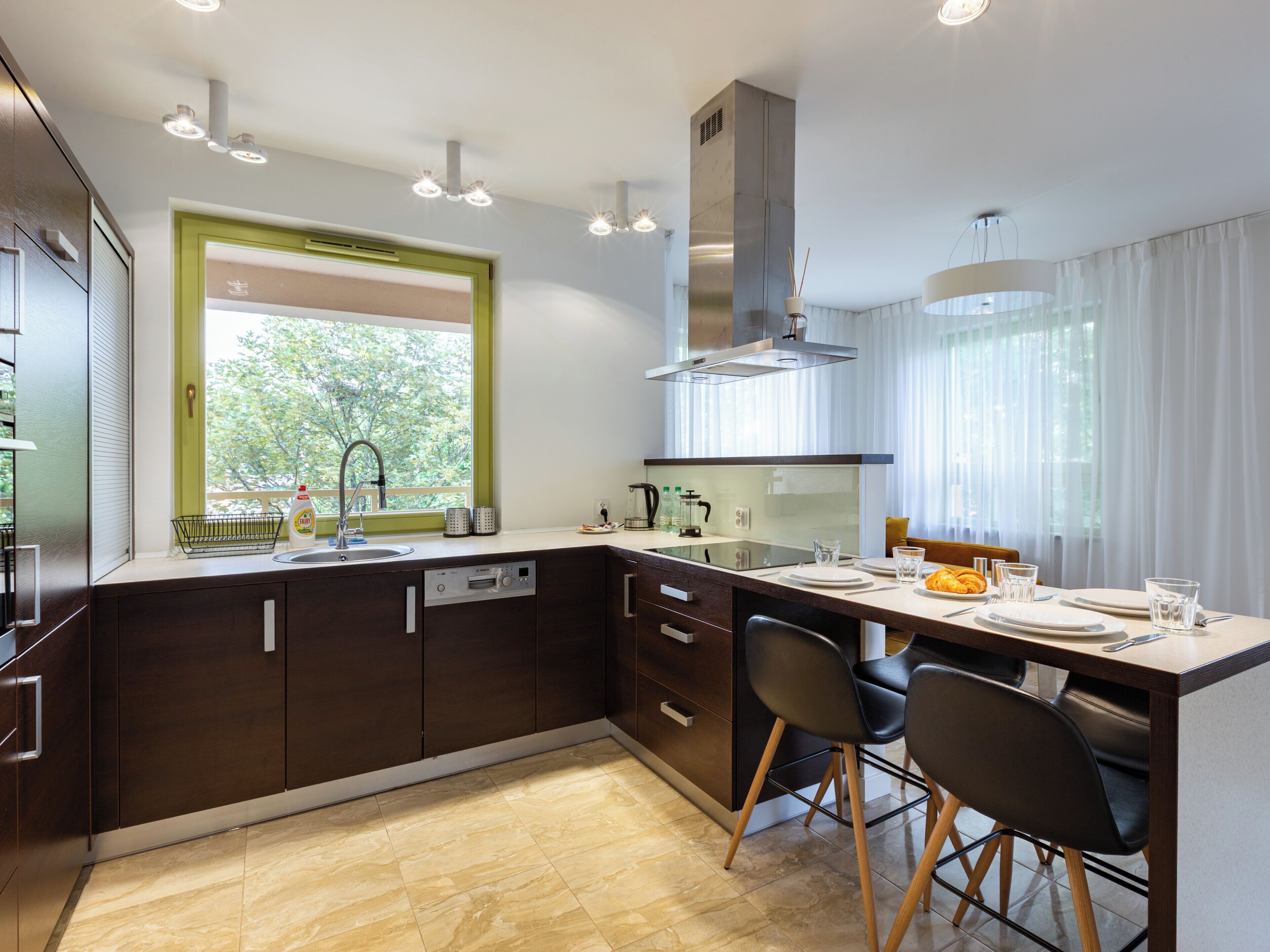 Fridge, oven, stovetop, dishwasher