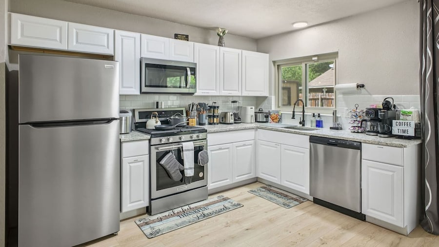 Cozy 3BR Home Family-friendly Near Attractions