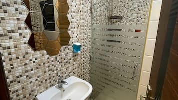 Apartment, 1 Bedroom, Accessible, Smoking | Bathroom