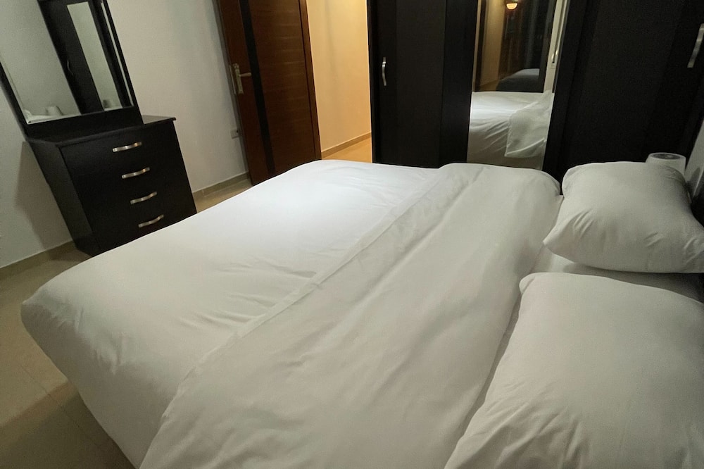 Apartment With Modern Amenities
