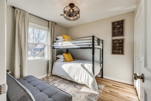 6 bedrooms, free WiFi, bed sheets