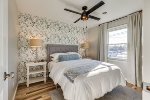 6 bedrooms, free WiFi, bed sheets - The Elizabethton Duo (Elizabethton)